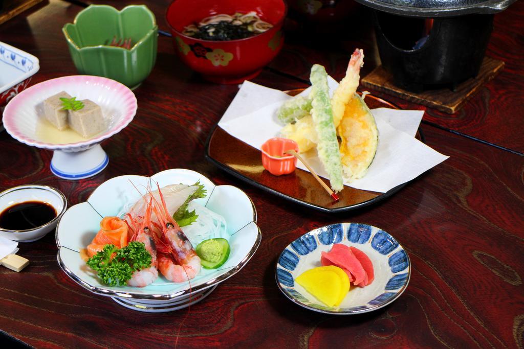 Shinzanso Hotel Takayama  Exterior photo