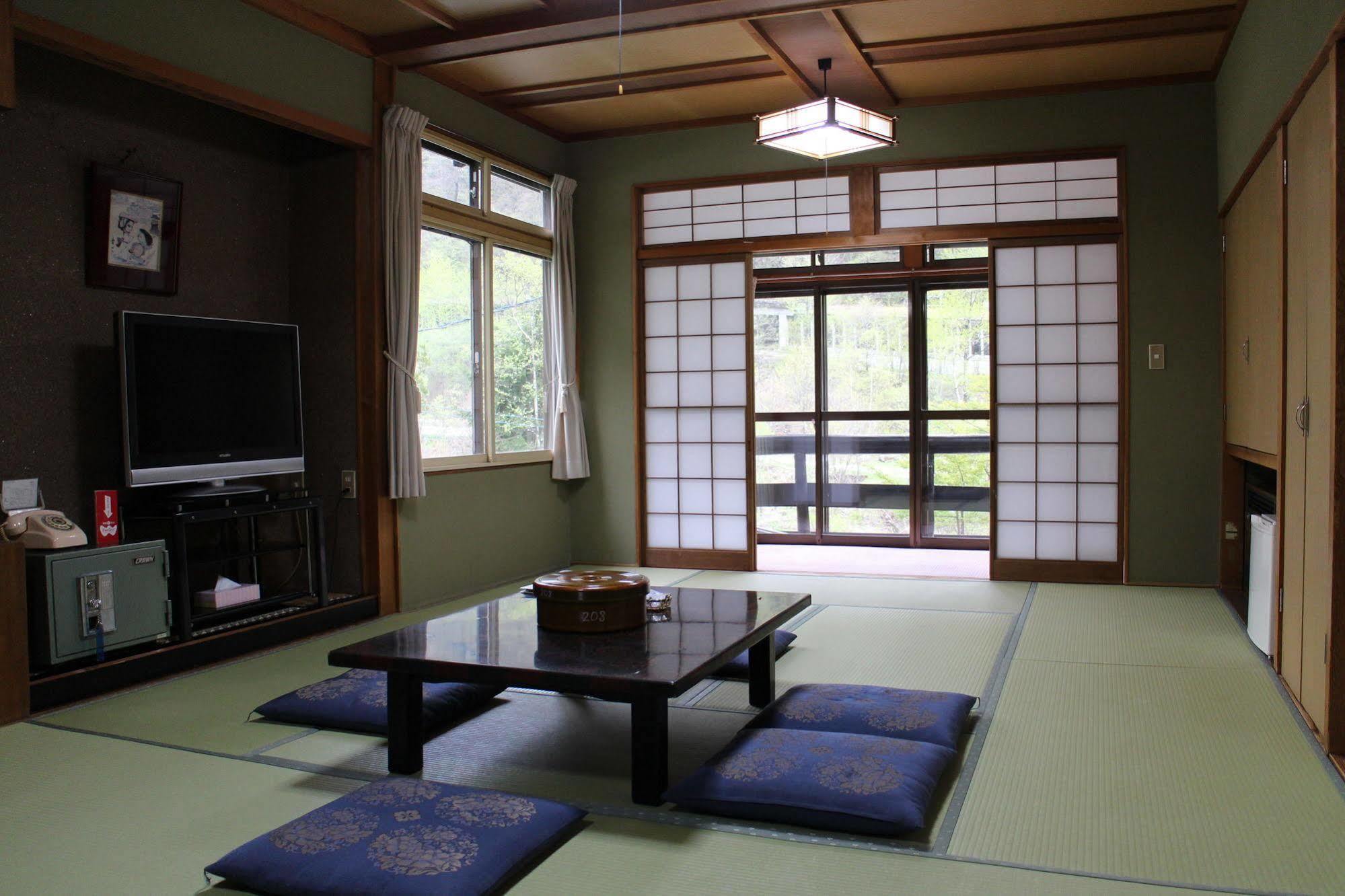 Shinzanso Hotel Takayama  Exterior photo