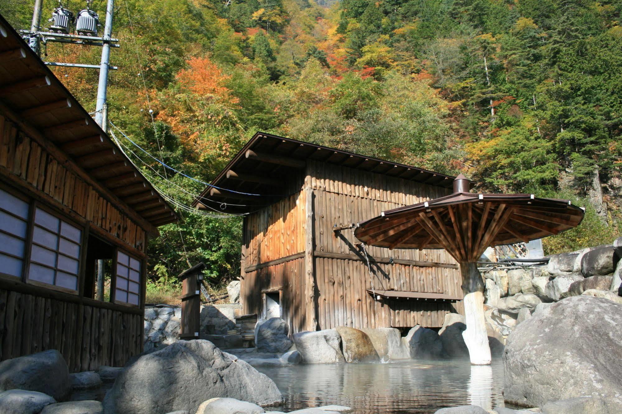 Shinzanso Hotel Takayama  Exterior photo